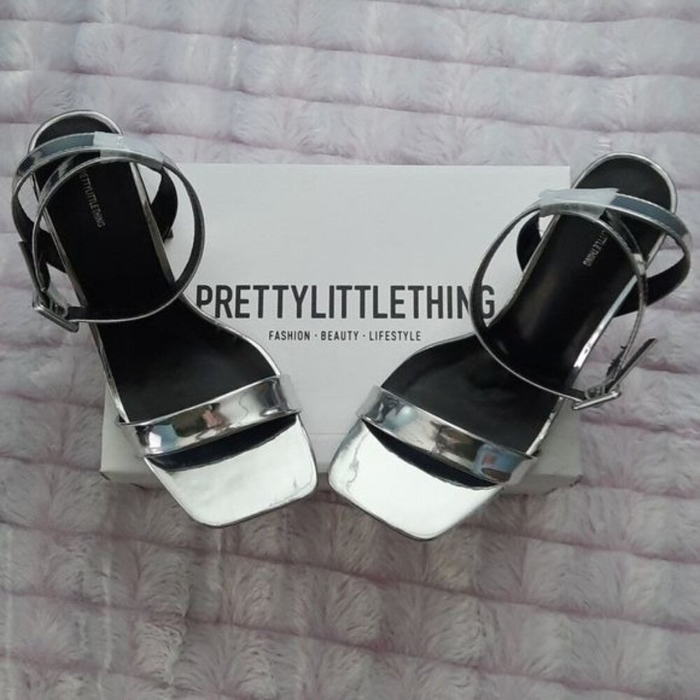 Pretty Little Thing NIB Silver Faux Leather Thick Strap Block Heel Sandal Size 4